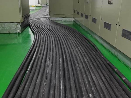 正宁如何根据理论计算公式计算温度对特定电压测量结果的影响？