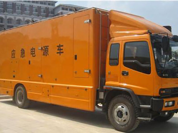 正宁冬季柴油发电机启动前，如何检查燃油系统中的积水？